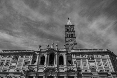 Santa Maria Maggiore Papalık Bazilikası, Roma 'nın dört papalık bazilikasından biridir, Cispio' nun tepesinde, Rione Monti ile Esquilino arasında yer alır..