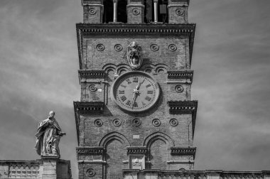 Santa Maria Maggiore Papalık Bazilikası, Roma 'nın dört papalık bazilikasından biridir, Cispio' nun tepesinde, Rione Monti ile Esquilino arasında yer alır..
