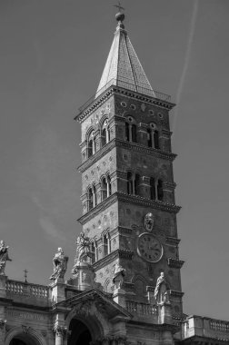 Santa Maria Maggiore Papalık Bazilikası, Roma 'nın dört papalık bazilikasından biridir, Cispio' nun tepesinde, Rione Monti ile Esquilino arasında yer alır..