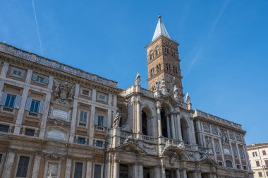 Santa Maria Maggiore Papalık Bazilikası, Roma 'nın dört papalık bazilikasından biridir, Cispio' nun tepesinde, Rione Monti ile Esquilino arasında yer alır..