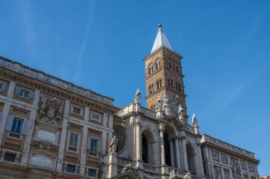 Santa Maria Maggiore Papalık Bazilikası, Roma 'nın dört papalık bazilikasından biridir, Cispio' nun tepesinde, Rione Monti ile Esquilino arasında yer alır..