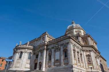 Santa Maria Maggiore Papalık Bazilikası, Roma 'nın dört papalık bazilikasından biridir, Cispio' nun tepesinde, Rione Monti ile Esquilino arasında yer alır..