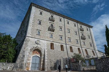 Montecassino Manastırı, Lazio 'da Montecassino' nun tepesinde yer alan bir Benedictine manastırıdır. Santa Scolastica manastırı ile birlikte İtalya 'nın en eski manastırıdır..