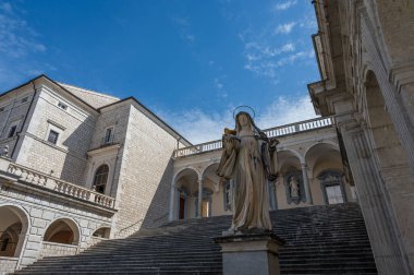 Montecassino Manastırı, Lazio 'da Montecassino' nun tepesinde yer alan bir Benedictine manastırıdır. Santa Scolastica manastırı ile birlikte İtalya 'nın en eski manastırıdır..