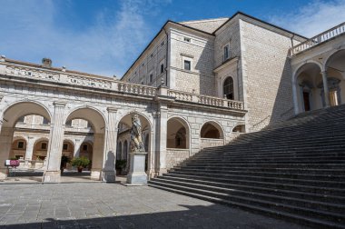 Montecassino Manastırı, Lazio 'da Montecassino' nun tepesinde yer alan bir Benedictine manastırıdır. Santa Scolastica manastırı ile birlikte İtalya 'nın en eski manastırıdır..