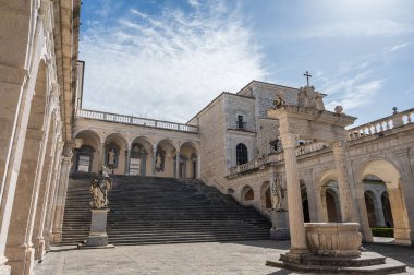 Montecassino Manastırı, Lazio 'da Montecassino' nun tepesinde yer alan bir Benedictine manastırıdır. Santa Scolastica manastırı ile birlikte İtalya 'nın en eski manastırıdır..