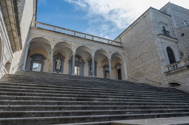Montecassino Manastırı, Lazio 'da Montecassino' nun tepesinde yer alan bir Benedictine manastırıdır. Santa Scolastica manastırı ile birlikte İtalya 'nın en eski manastırıdır..