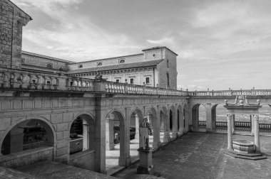 Montecassino Manastırı, Lazio 'da Montecassino' nun tepesinde yer alan bir Benedictine manastırıdır. Santa Scolastica manastırı ile birlikte İtalya 'nın en eski manastırıdır..