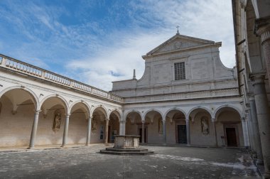 Montecassino Manastırı, Lazio 'da Montecassino' nun tepesinde yer alan bir Benedictine manastırıdır. Santa Scolastica manastırı ile birlikte İtalya 'nın en eski manastırıdır..