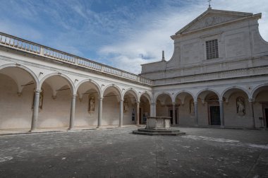 Montecassino Manastırı, Lazio 'da Montecassino' nun tepesinde yer alan bir Benedictine manastırıdır. Santa Scolastica manastırı ile birlikte İtalya 'nın en eski manastırıdır..