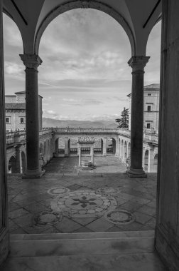 Montecassino Manastırı, Lazio 'da Montecassino' nun tepesinde yer alan bir Benedictine manastırıdır. Santa Scolastica manastırı ile birlikte İtalya 'nın en eski manastırıdır..