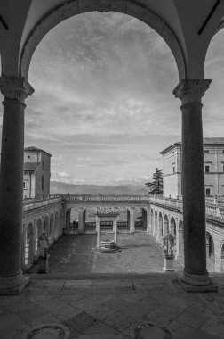 Montecassino Manastırı, Lazio 'da Montecassino' nun tepesinde yer alan bir Benedictine manastırıdır. Santa Scolastica manastırı ile birlikte İtalya 'nın en eski manastırıdır..
