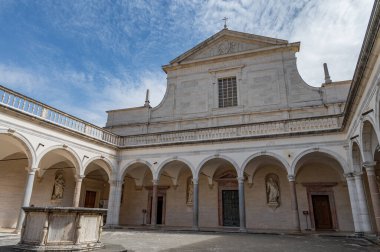 Montecassino Manastırı, Lazio 'da Montecassino' nun tepesinde yer alan bir Benedictine manastırıdır. Santa Scolastica manastırı ile birlikte İtalya 'nın en eski manastırıdır..