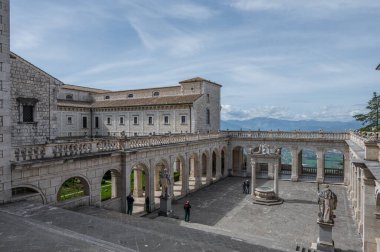 Montecassino Manastırı, Lazio 'da Montecassino' nun tepesinde yer alan bir Benedictine manastırıdır. Santa Scolastica manastırı ile birlikte İtalya 'nın en eski manastırıdır..