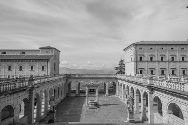 Montecassino Manastırı, Lazio 'da Montecassino' nun tepesinde yer alan bir Benedictine manastırıdır. Santa Scolastica manastırı ile birlikte İtalya 'nın en eski manastırıdır..