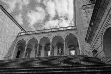 Montecassino Manastırı, Lazio 'da Montecassino' nun tepesinde yer alan bir Benedictine manastırıdır. Santa Scolastica manastırı ile birlikte İtalya 'nın en eski manastırıdır..