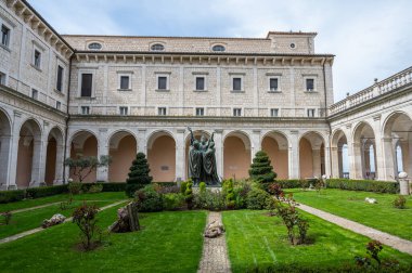 Montecassino Manastırı, Lazio 'da Montecassino' nun tepesinde yer alan bir Benedictine manastırıdır. Santa Scolastica manastırı ile birlikte İtalya 'nın en eski manastırıdır..