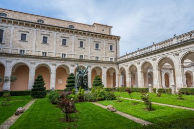 Montecassino Manastırı, Lazio 'da Montecassino' nun tepesinde yer alan bir Benedictine manastırıdır. Santa Scolastica manastırı ile birlikte İtalya 'nın en eski manastırıdır..