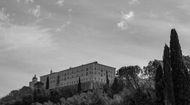 Montecassino Manastırı, Lazio 'da Montecassino' nun tepesinde yer alan bir Benedictine manastırıdır. Santa Scolastica manastırı ile birlikte İtalya 'nın en eski manastırıdır..