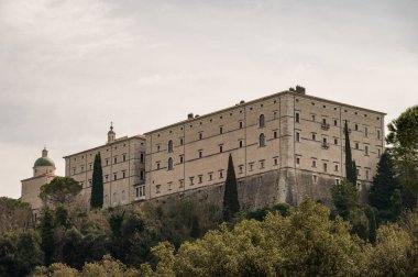 Montecassino Manastırı, Lazio 'da Montecassino' nun tepesinde yer alan bir Benedictine manastırıdır. Santa Scolastica manastırı ile birlikte İtalya 'nın en eski manastırıdır..