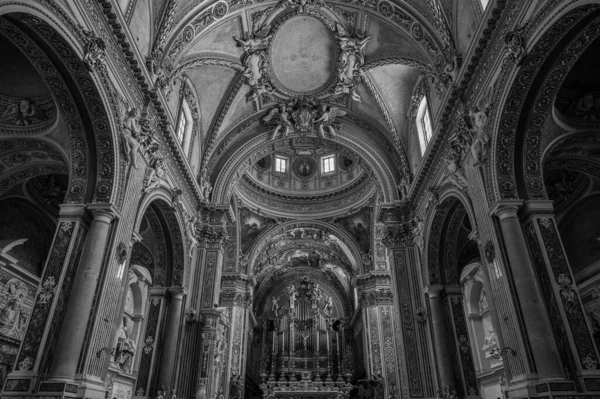 モンテカッシーノ修道院 Montecassino ラツィオ州モンテカッシーノの上にあるベネディクト会修道院である イタリアで最も古い修道院で サンタ スコラスティカ修道院と並んでいます — ストック写真