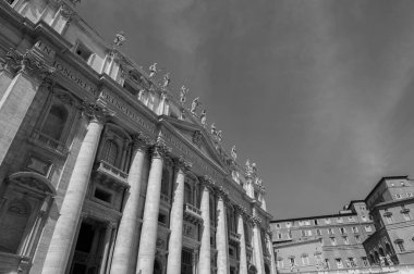 Vatikan 'da Aziz Peter Meydanı' nda bulunan Katolik bazilikası. İtalyan sanatının bir başyapıtıdır ve Roma 'nın simgelerinden biridir..