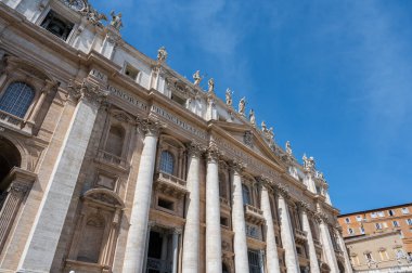 Vatikan 'da Aziz Peter Meydanı' nda bulunan Katolik bazilikası. İtalyan sanatının bir başyapıtıdır ve Roma 'nın simgelerinden biridir..