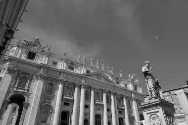 Vatikan 'da Aziz Peter Meydanı' nda bulunan Katolik bazilikası. İtalyan sanatının bir başyapıtıdır ve Roma 'nın simgelerinden biridir..