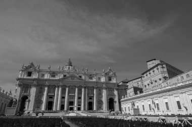 Vatikan 'da Aziz Peter Meydanı' nda bulunan Katolik bazilikası. İtalyan sanatının bir başyapıtıdır ve Roma 'nın simgelerinden biridir..