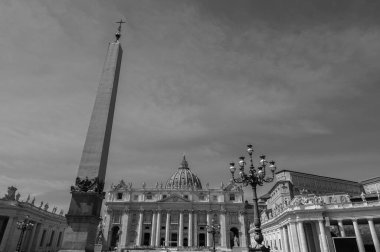 Vatikan 'da Aziz Peter Meydanı' nda bulunan Katolik bazilikası. İtalyan sanatının bir başyapıtıdır ve Roma 'nın simgelerinden biridir..