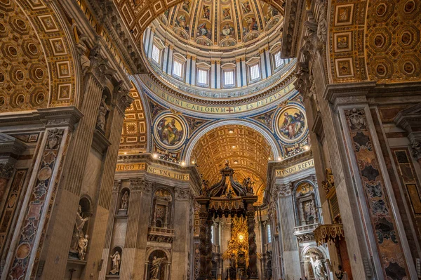 Egy Katolikus Bazilika Található Szent Péter Téren Vatikánváros Állam Egy — Stock Fotó