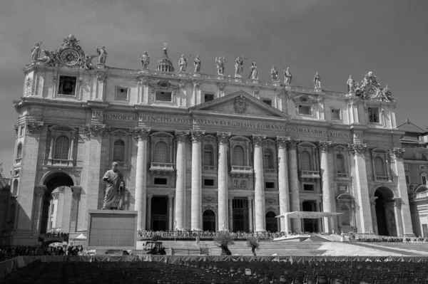Jest Bazylika Katolicka Znajdująca Się Placu Piotra Państwie Watykańskim Jest — Zdjęcie stockowe