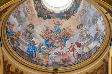 Isernia, Molise. Havari Aziz Petrus Katedrali, Isernia şehrinin en önemli Katolik binasıdır..