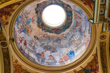 Isernia, Molise. Havari Aziz Petrus Katedrali, Isernia şehrinin en önemli Katolik binasıdır..