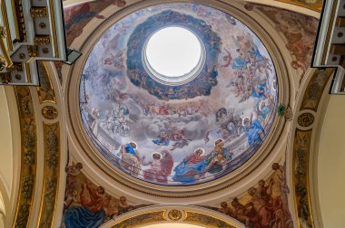 Isernia, Molise. Havari Aziz Petrus Katedrali, Isernia şehrinin en önemli Katolik binasıdır..