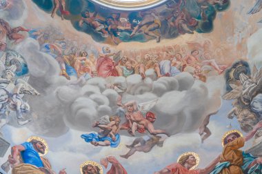 Isernia, Molise. Havari Aziz Petrus Katedrali, Isernia şehrinin en önemli Katolik binasıdır..