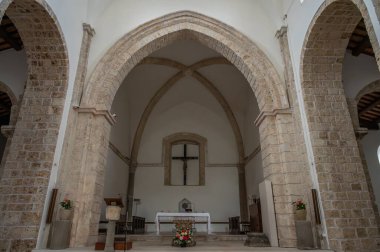 Rocchetta a Volturno, Isernia, Molise. S. Vincenzo al Volturno 'dan Benedictine Manastırı. Benedictine Manastırı, Yukarı Volturno Vadisi 'nde, Isernia ili bölgesinde yer alır..
