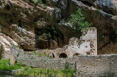 Valle 'deki San Martino Manastırı, Fara San Martino' daki Gole di Fara San Martino yakınlarında yıkık bir Benedictine manastırı. İlk kaynaklar 829 yılına dayanıyor..