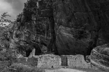 Valle 'deki San Martino Manastırı, Fara San Martino' daki Gole di Fara San Martino yakınlarında yıkık bir Benedictine manastırı. İlk kaynaklar 829 yılına dayanıyor..