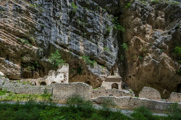 stock image The abbey of San Martino in Valle is a ruined Benedictine abbey near the Gole di Fara San Martino in Fara San Martino in the province of Chieti. The first sources date back to the year 829.