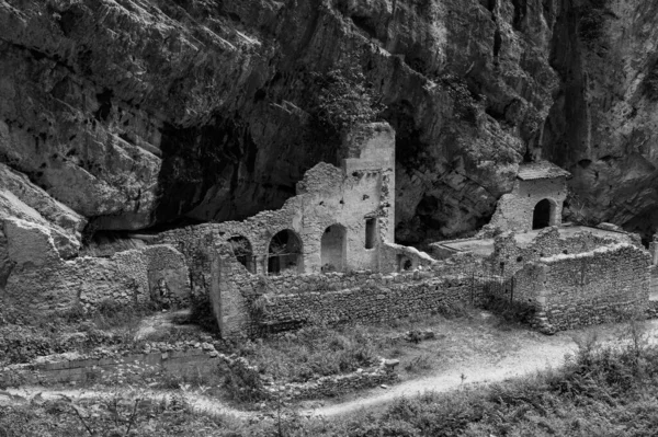 Opatství San Martino Valle Zničené Benediktinské Opatství Poblíž Gole Fara — Stock fotografie