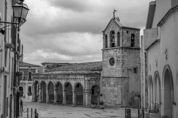 圣耶稣或圣尼古拉斯和克莱门特教区教堂 它位于市政厅前的乌姆贝托一世广场 最初的建筑可追溯到16世纪 — 图库照片