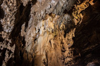 Stiffe mağaraları, San Demetrio ne 'Vestini belediyesinin Stiffe yakınlarındaki Sirente-Velino doğal parkında yer alan bir karst mağara kompleksidir.