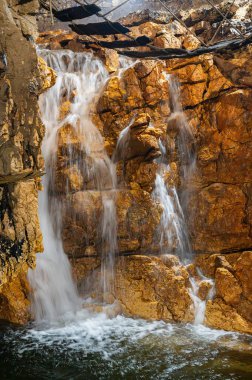 Stiffe mağaraları, San Demetrio ne 'Vestini belediyesinin Stiffe yakınlarındaki Sirente-Velino doğal parkında yer alan bir karst mağara kompleksidir.
