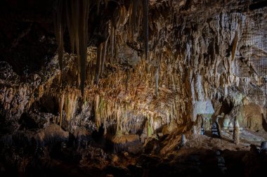 Stiffe mağaraları, San Demetrio ne 'Vestini belediyesinin Stiffe yakınlarındaki Sirente-Velino doğal parkında yer alan bir karst mağara kompleksidir.
