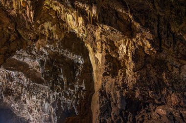 Stiffe mağaraları, San Demetrio ne 'Vestini belediyesinin Stiffe yakınlarındaki Sirente-Velino doğal parkında yer alan bir karst mağara kompleksidir.