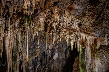 Stiffe mağaraları, San Demetrio ne 'Vestini belediyesinin Stiffe yakınlarındaki Sirente-Velino doğal parkında yer alan bir karst mağara kompleksidir.