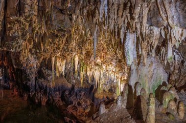 Stiffe mağaraları, San Demetrio ne 'Vestini belediyesinin Stiffe yakınlarındaki Sirente-Velino doğal parkında yer alan bir karst mağara kompleksidir.