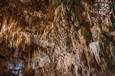 Stiffe mağaraları, San Demetrio ne 'Vestini belediyesinin Stiffe yakınlarındaki Sirente-Velino doğal parkında yer alan bir karst mağara kompleksidir.