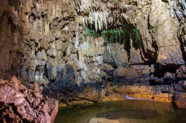 Stiffe mağaraları, San Demetrio ne 'Vestini belediyesinin Stiffe yakınlarındaki Sirente-Velino doğal parkında yer alan bir karst mağara kompleksidir.